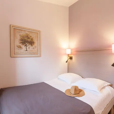 Hotel apartamentowy Pierre & La Pinede Hyères