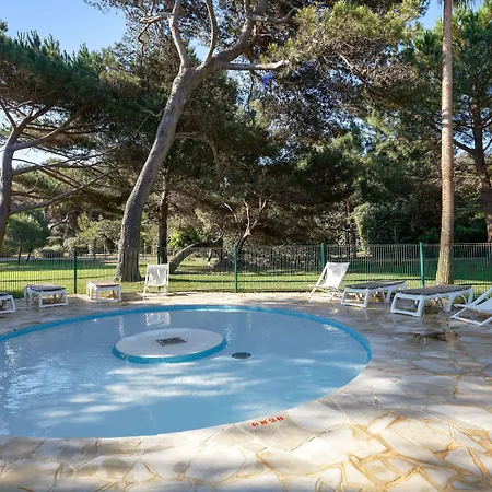 Pierre & La Pinede Lejlighedshotel 3*