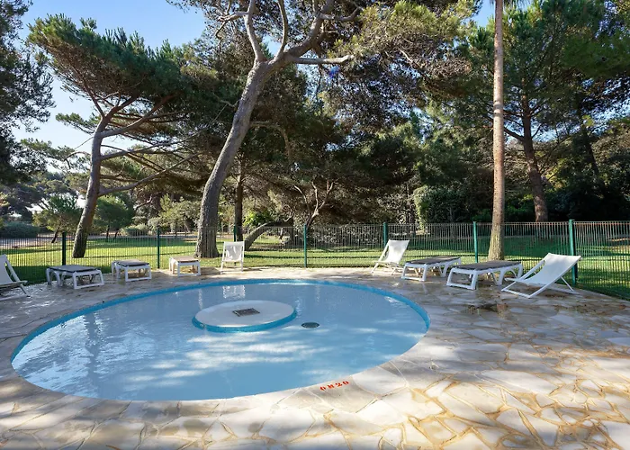 Pierre & La Pinede شقة فندقية 3*